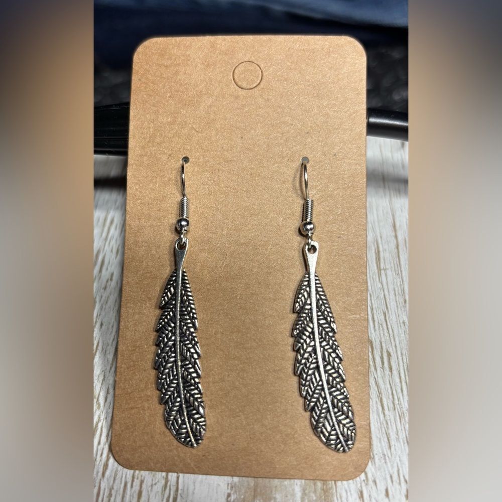 New Silvertone Boho Feather Dangle Earrings NWT